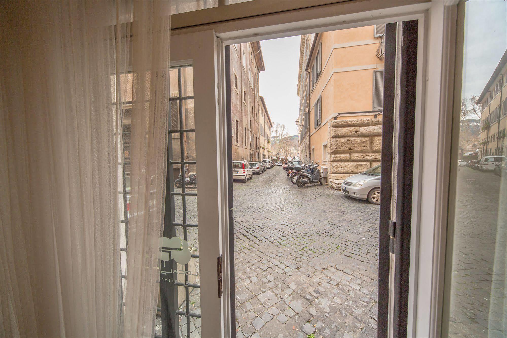 Purple Home Wisteria Rome Bagian luar foto