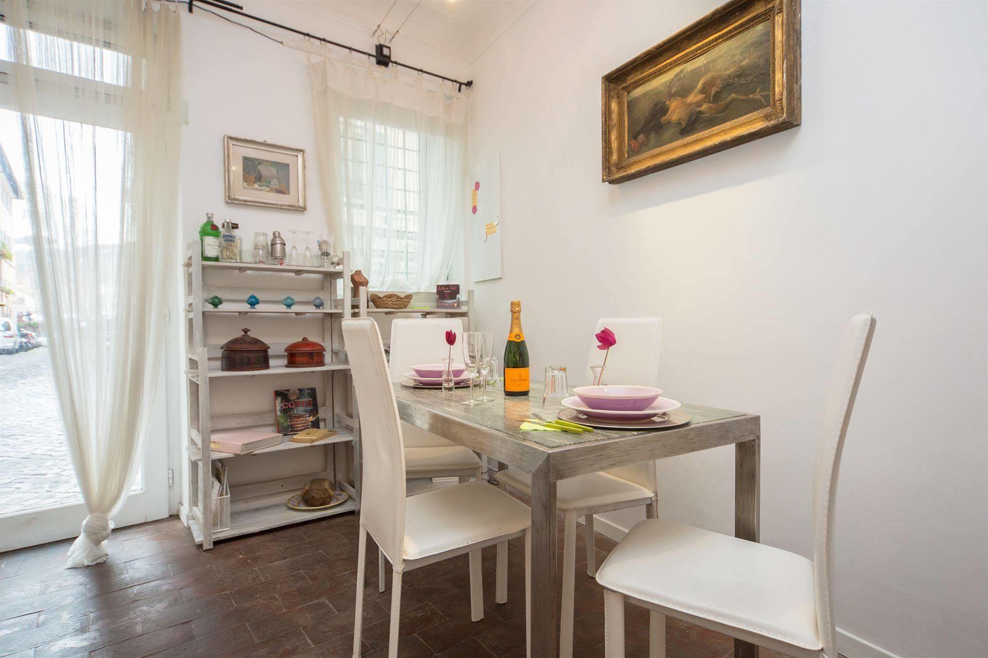 Purple Home Wisteria Rome Bagian luar foto