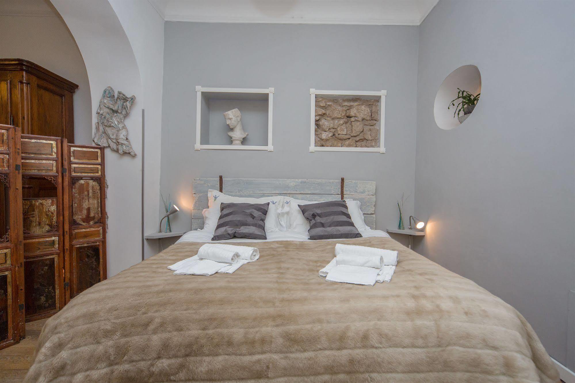 Purple Home Wisteria Rome Bagian luar foto